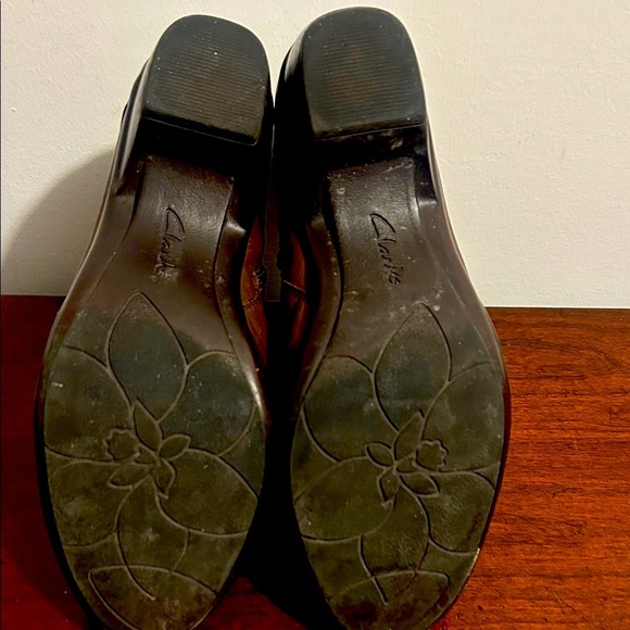 Clarks Brown Ankle Booties - Picture 3 of 5